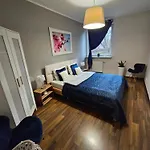 Quiet Koscielna Apartment