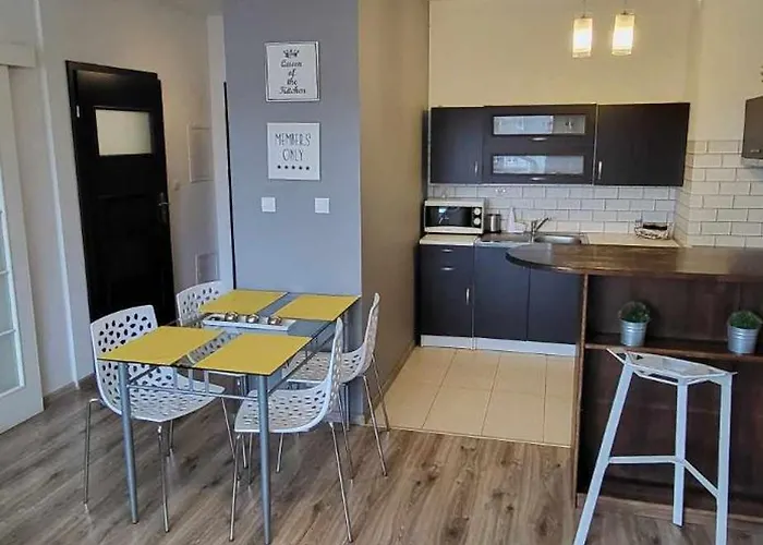 Quiet Koscielna Apartment